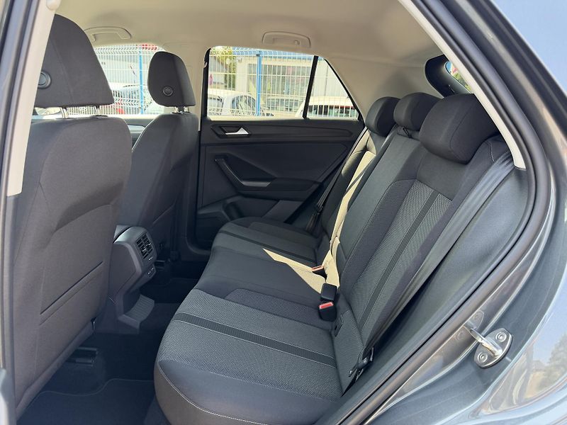 Volkswagen T-Roc 1,5 TSi/110kW LIFE - DSG,TZ,.. - fotka 42 z 64