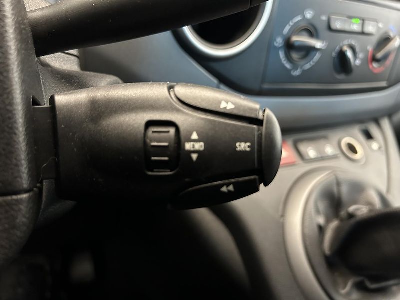 Citroën Berlingo 1.6 VTi Multispace Feel Editio - fotka 12 z 23