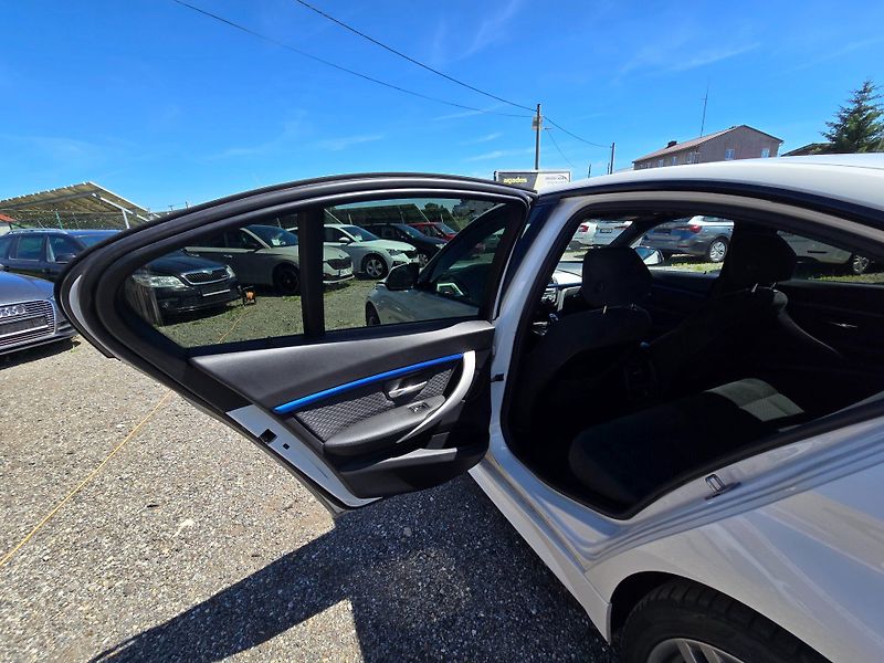 BMW Řada 3 (2017) 320d MPacket xDrive 140kW - fotka 11 z 22