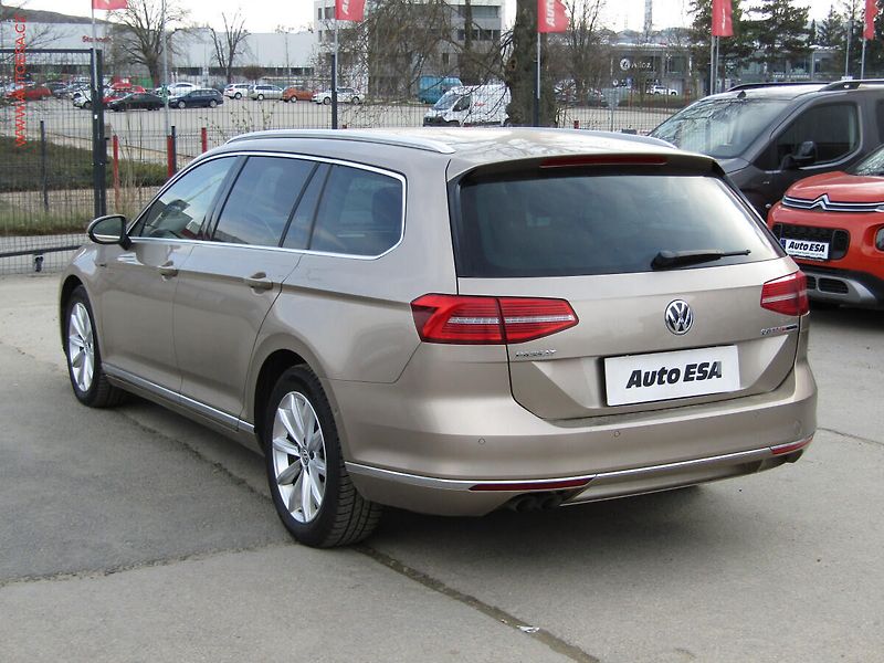 Volkswagen Passat (2016) 2.0 TDi, ČR, Highline, DSG - fotka 6 z 20