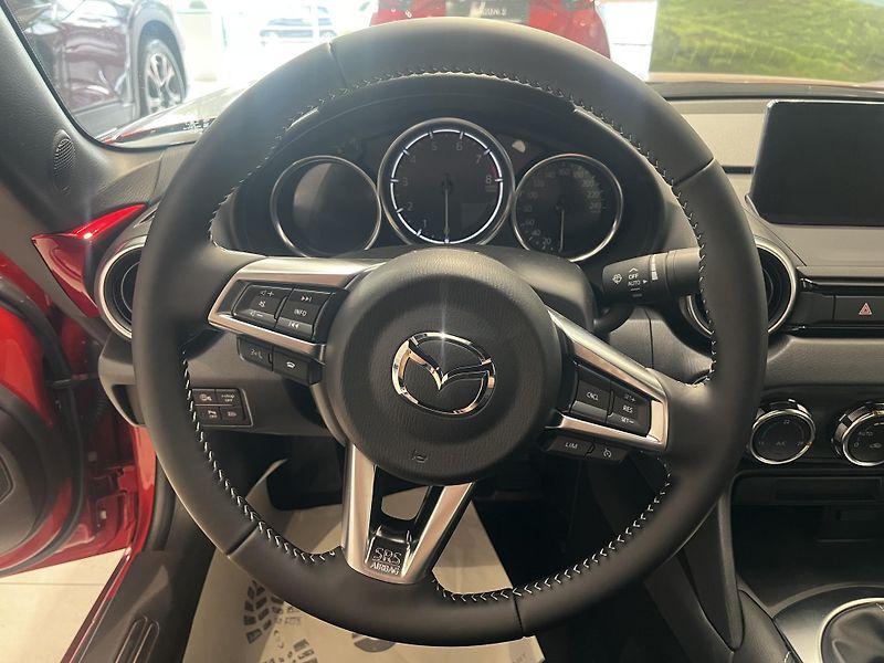 Mazda MX-5 (2026) 1.5L G132 6MT RWD Exclusive  - fotka 9 z 17