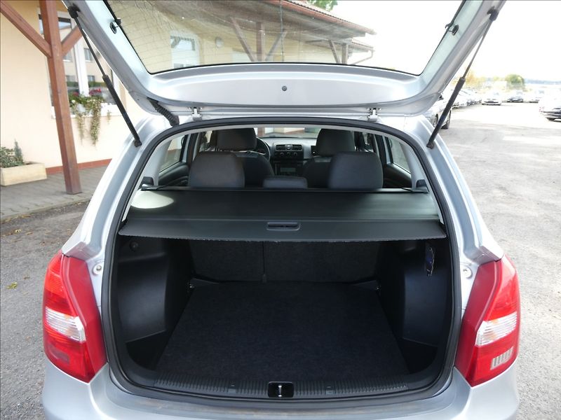 Škoda Fabia 1,4 16V 63kW závěs, serviska - fotka 15 z 41