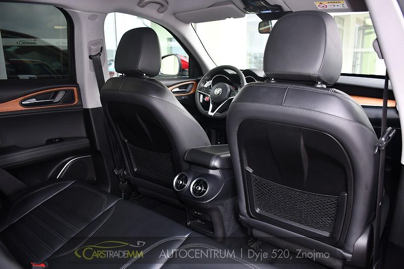 Alfa Romeo Stelvio 2.0 Q4 VELOCE - fotka 18 z 52