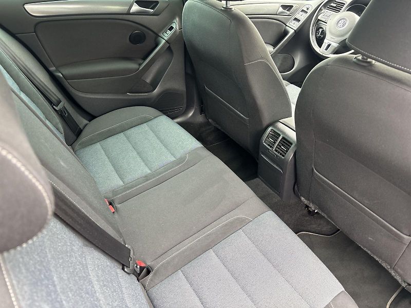 Volkswagen Golf (2012) 1.6 TDI Trend - fotka 11 z 30