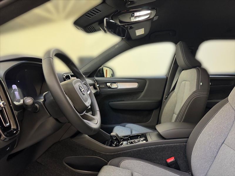 Volvo XC40 (2026) 2,0 B3 Plus Dark  8247 - fotka 7 z 15