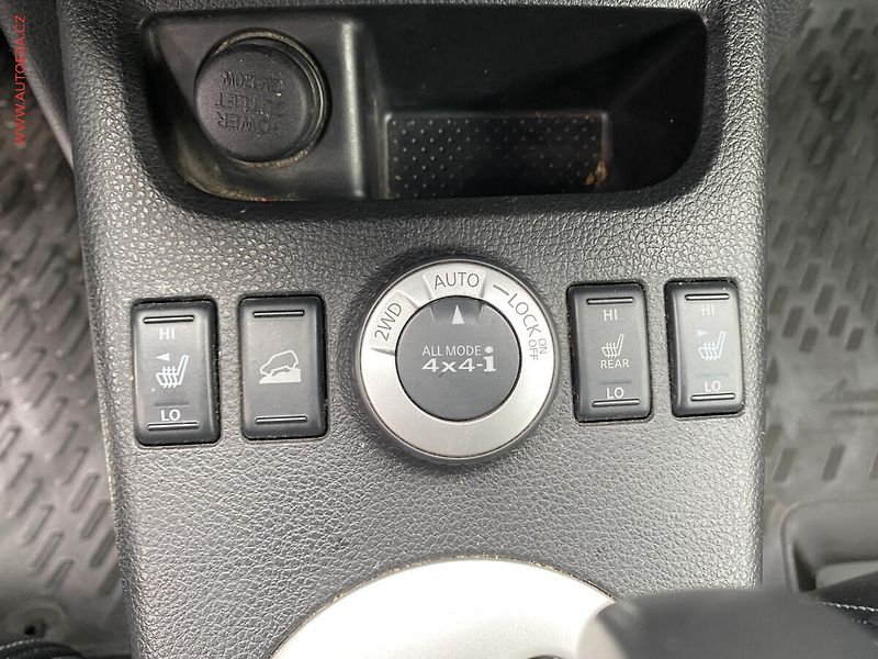 Nissan X-Trail (2011) 2.0 dCi 4x4, AT, xenon - fotka 15 z 17
