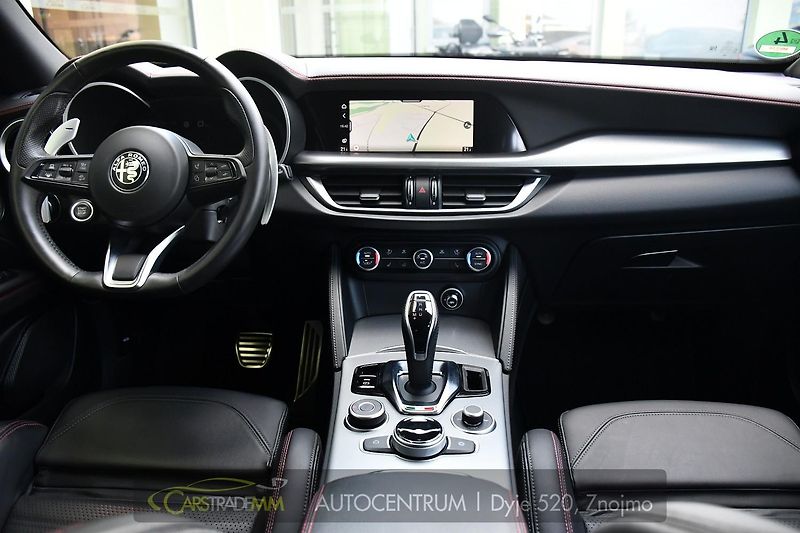 Alfa Romeo Stelvio 2.0T Q4 206KW TRIBUTO ITALIANO - fotka 22 z 50