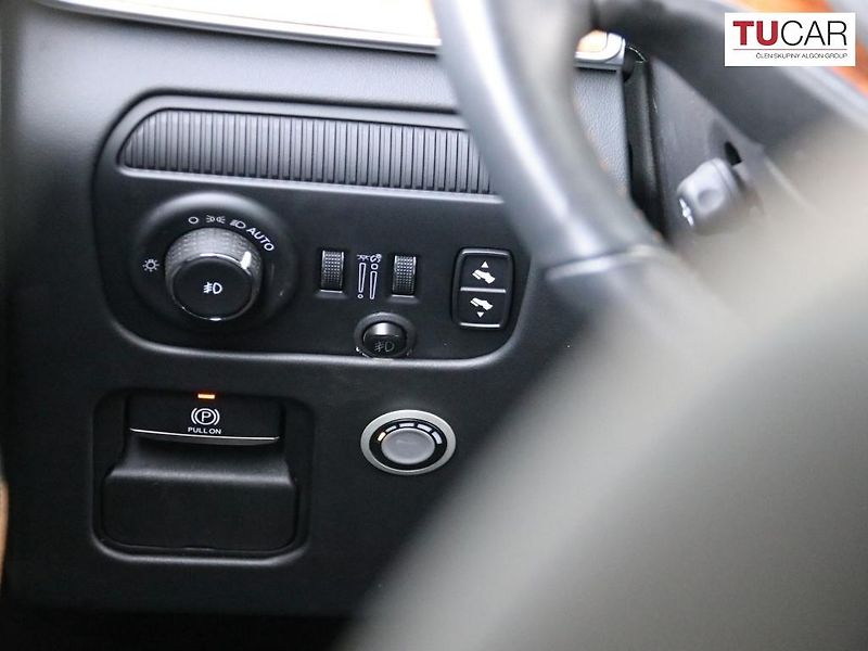 Jeep Grand Wagoneer (2023) 6.4 V8 SERIES III LPG  - fotka 13 z 36