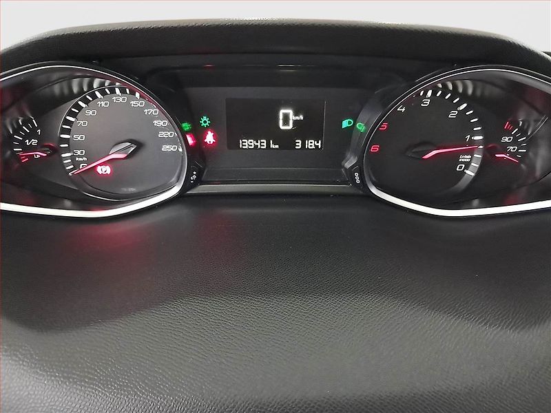 Peugeot 308 (2019) 1.5 BlueHDi, Tempomat - fotka 11 z 21