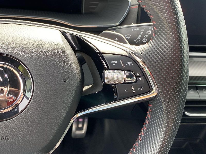 Škoda Octavia (2024) Combi 1.4 TSI iV DSG RS - fotka 20 z 35