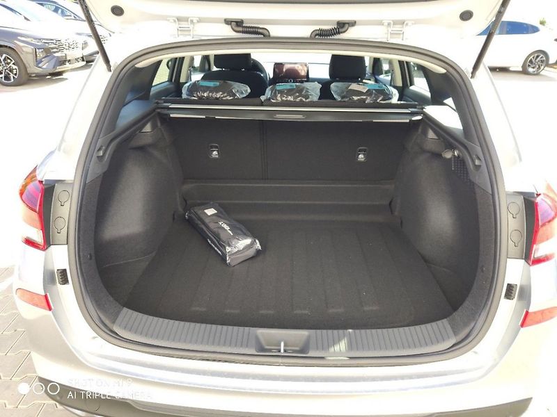 Hyundai i30 26 WG 1,6 T-GDI DCT GO CZECH - fotka 5 z 7