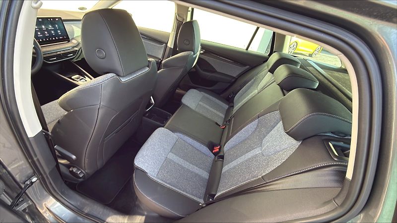 Škoda Octavia (2024) COMBI TOP SELECTION 2,0 TDI 11 - fotka 15 z 22