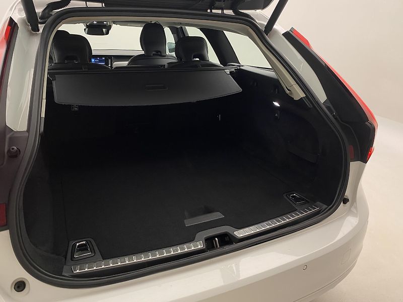 Volvo V90 B4 MOMENTUM AUT CZ - fotka 6 z 47