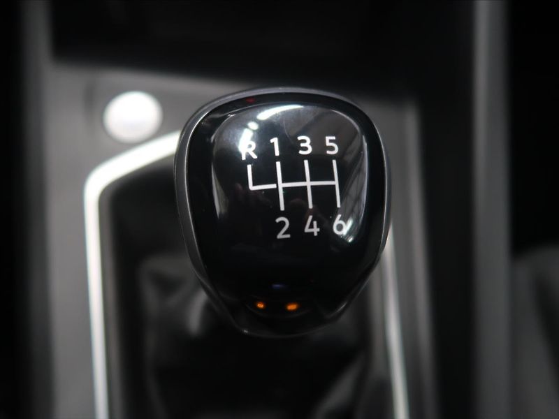 Volkswagen Golf 1,5 TSI Life 1.majitel CZ - fotka 28 z 40