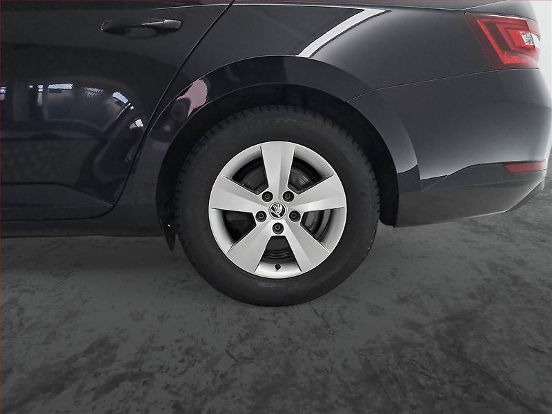 Škoda Superb (2018) 2.0 TDI, Navi, Bi-Xenony - fotka 15 z 19