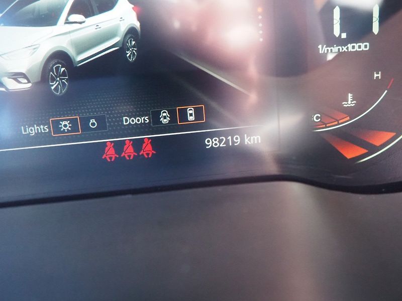 MG ZS (2023) 1.0T 82kW Elegance 1.Maj, Pano - fotka 27 z 37