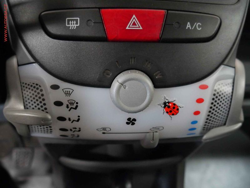 Citroën C1 (2010) 1.0 i, 1.maj,ČR, AC - fotka 13 z 14