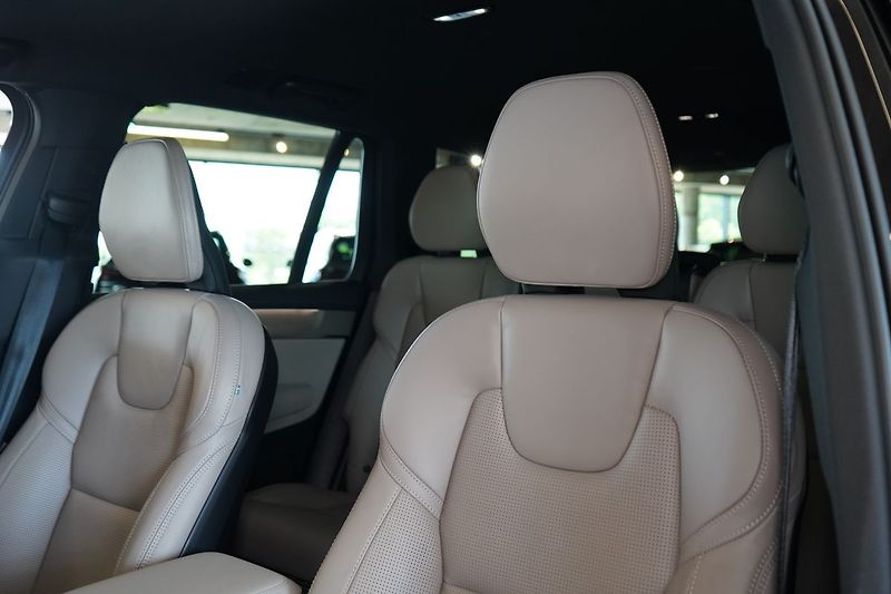 Volvo XC90 T8 PLUS Dark, Ventilace, 360° - fotka 20 z 50