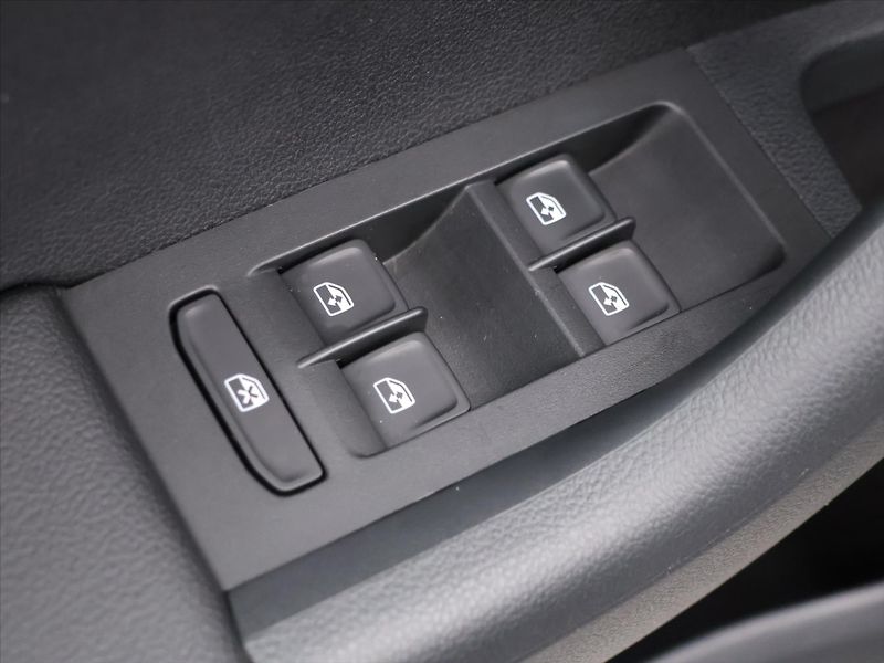 Škoda Octavia 2,0 TDI 135kW RS DSG 1.Maj. - fotka 16 z 34