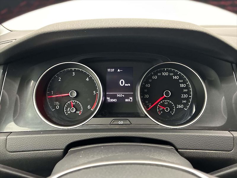 Volkswagen Golf 2,0 TDI 110kW Comfort Navigace - fotka 14 z 24