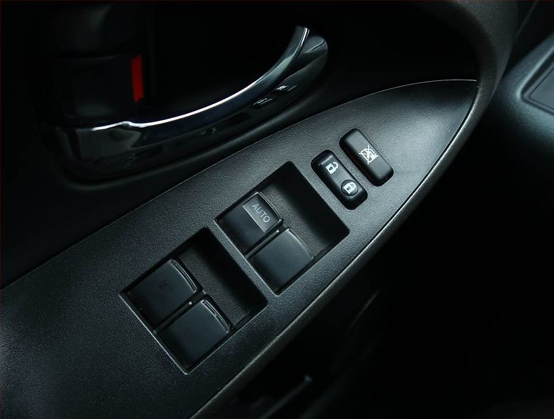 Toyota RAV4 (2011) 2.0 VVT-i, 4X4, Kůže - fotka 17 z 20