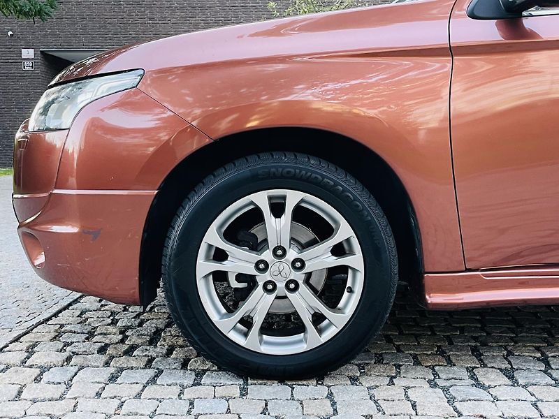 Mitsubishi Outlander 2.2D 4x4 7MÍST KAMERA SERVISKA - fotka 47 z 47