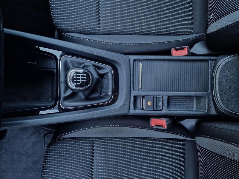 Škoda Octavia 2.0TDI Ambition, ČR,1.Majitel - fotka 37 z 50