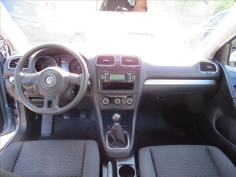 Volkswagen Golf 1,4 59kW - fotka 11 z 28