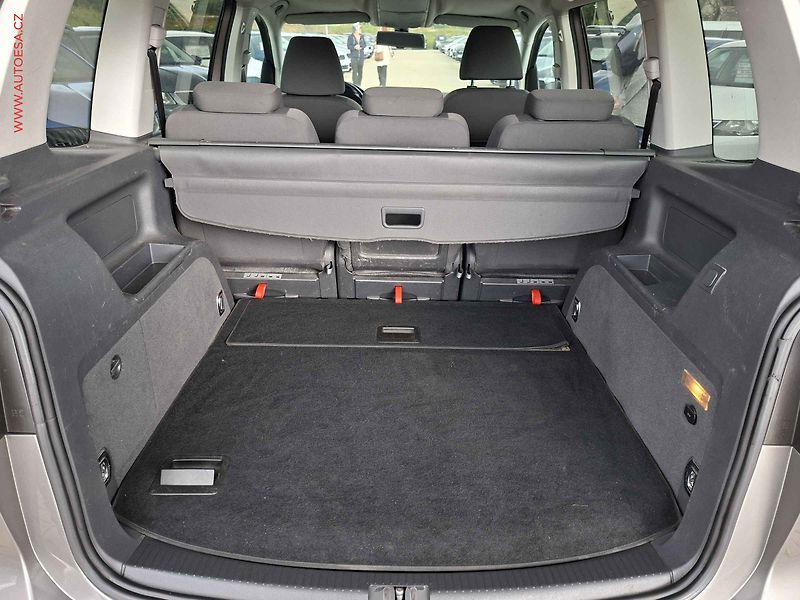 Volkswagen Touran (2010) 1.6 TDi, Comfortline, DSG - fotka 7 z 16