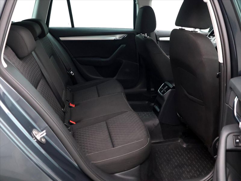 Škoda Octavia 1,4 TSI 110kW DSG 1.maj Klima - fotka 12 z 29
