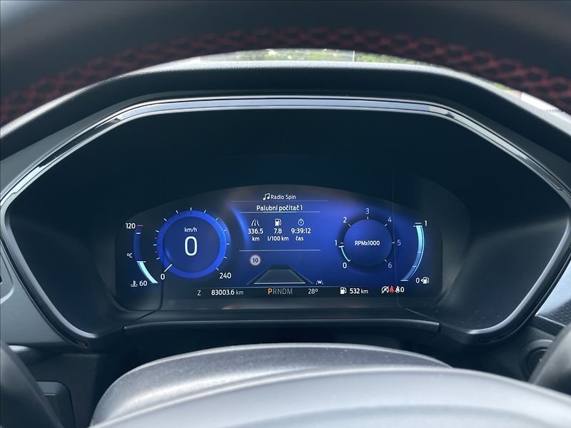 Ford Kuga 2,0 EcoBlue AWD A8 ST-Line X - fotka 9 z 23