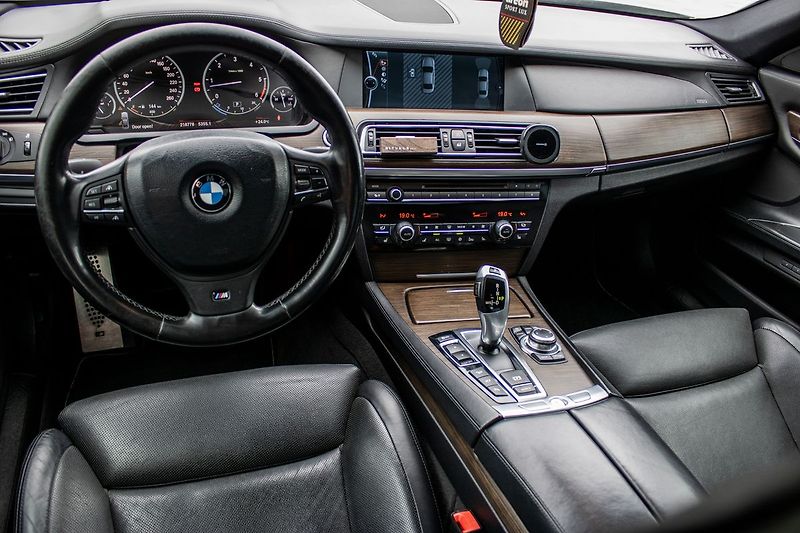 BMW Řada 7 - fotka 11 z 24