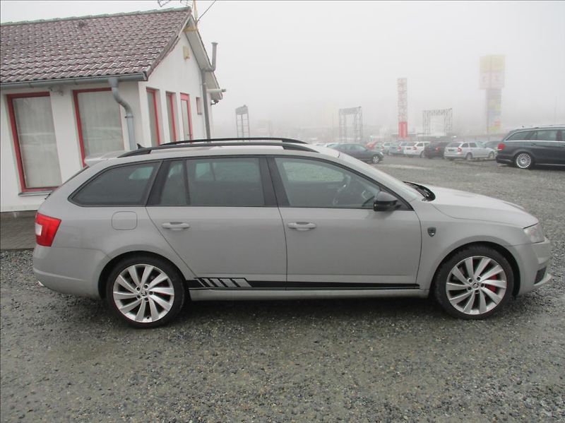 Škoda Octavia 2,0 TDI RS, DSG,serviska,navi, - fotka 4 z 42