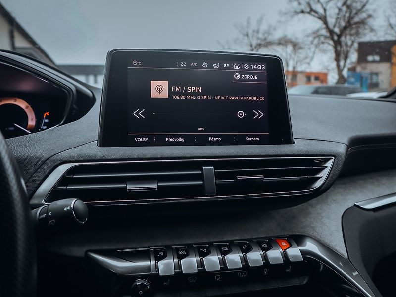 Peugeot 5008 2.0 BlueHDi EAT8 GT Line - fotka 19 z 32