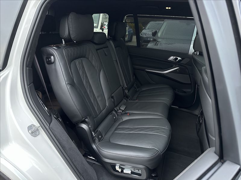 BMW X7 40d Msport Xdrive - fotka 31 z 43