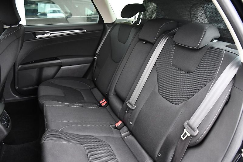 Ford Mondeo 2.0TDCi 110kW CARPLAY TITANIUM - fotka 19 z 42