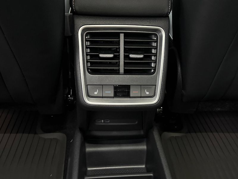 Škoda Elroq (2025) Sportline 60 63 kWh - fotka 20 z 22