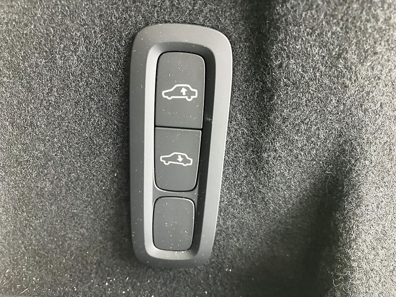 Volvo XC60 B5 AWD Ultra Bright-REZERVACE - fotka 10 z 53