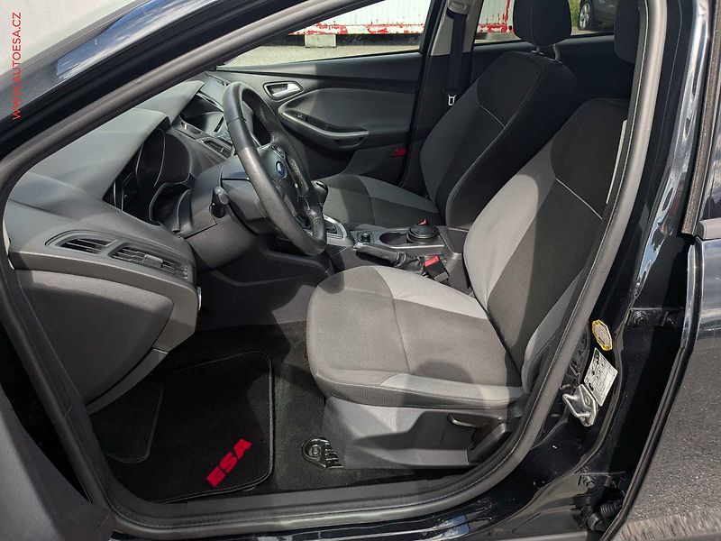 Ford Focus (2011) 1.6 i, AC, výhřev sed - fotka 9 z 16
