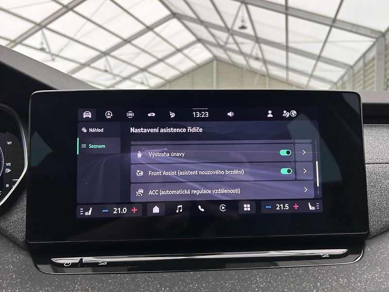 Škoda Octavia 1.5 TSI Top selection - fotka 11 z 29
