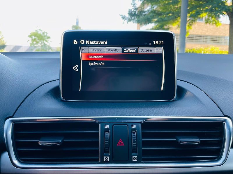 Mazda 3 2.0i MANUÁL LED KAMERA VÝHŘEV - fotka 35 z 48