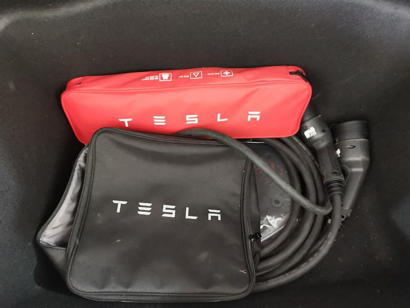 Tesla Model 3 (2021) 377KW Performance 39tkm DPH  - fotka 26 z 28