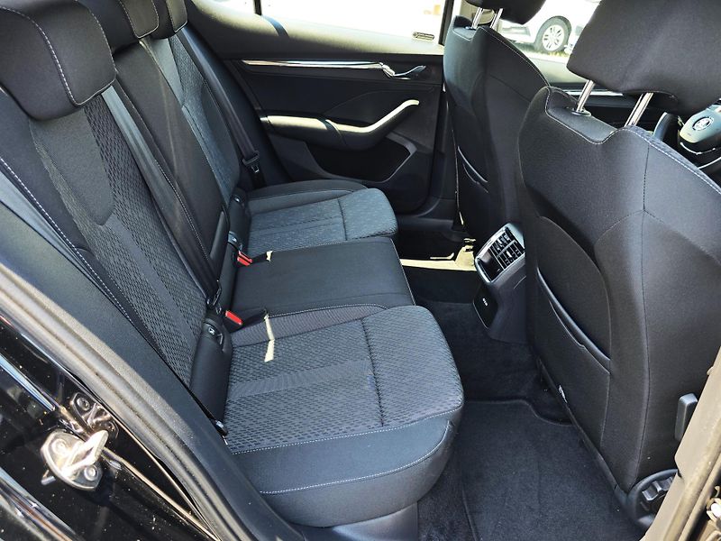 Škoda Octavia 2.0TDI 110KW DSG STYLE+ MATRIX - fotka 21 z 39