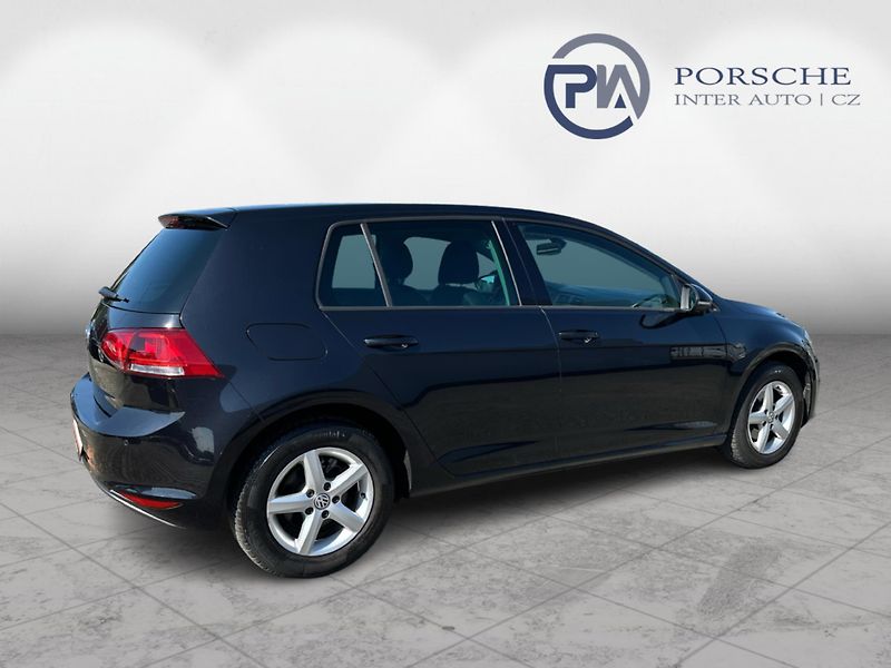 Volkswagen Golf Comfortline 1.6 TDI 77kW - fotka 6 z 21
