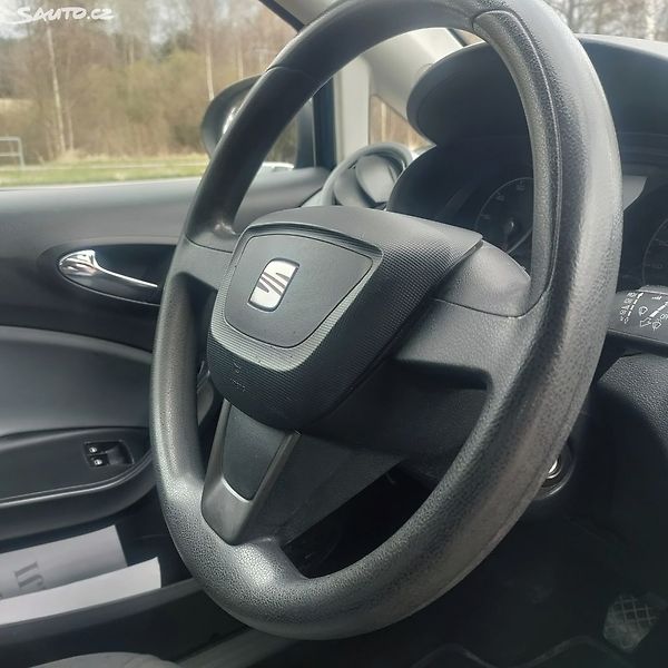 Seat Ibiza KRÁSNÁ,65KM,SERVISKA,1MAJ71LET - fotka 11 z 23