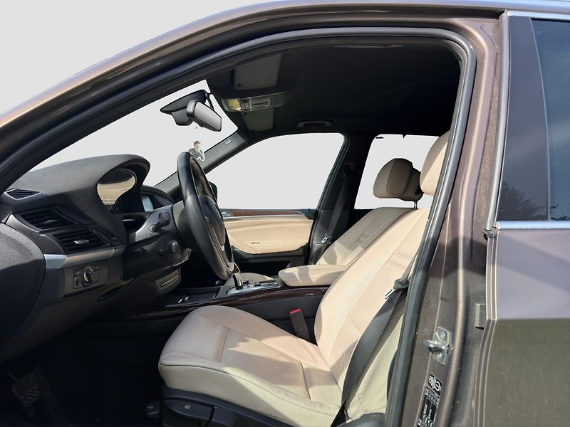 BMW X5 (2010) - fotka 10 z 28