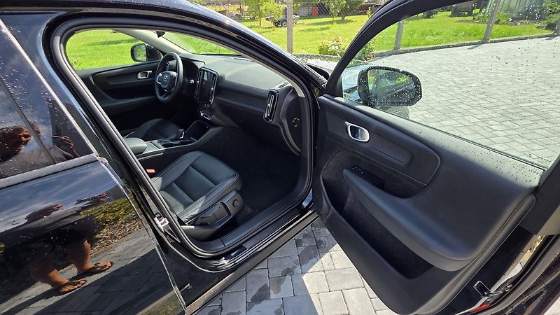 Volvo XC40 (2019) 140kW, AUT, 1. majitel, ČR - fotka 11 z 27