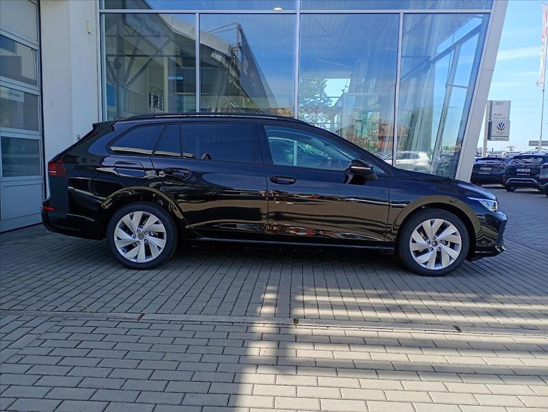 Volkswagen Golf Variant (2026) 1,5 eTSI 7DSG mHEV  People - fotka 4 z 16