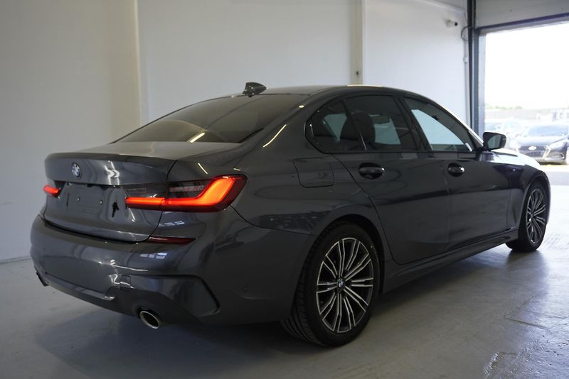 BMW Řada 3 2.0D 140kW M-SPORT,X-DRIVE - fotka 6 z 28