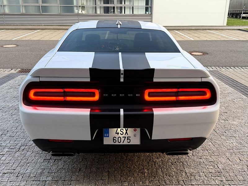 Dodge Challenger (2017) - fotka 10 z 46